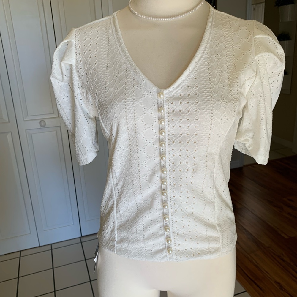 🌟 White lace w/ pearls blouse